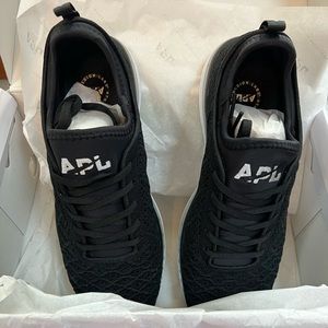 Athletic Propulsion Labs (APL) Techloom Phantom, Women’s Size 11, NIB
